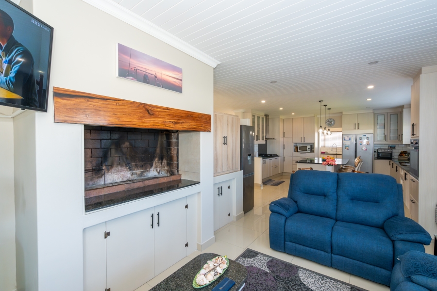 4 Bedroom Property for Sale in Myburgh Park Western Cape